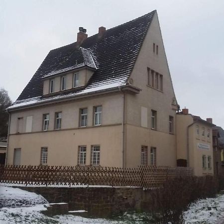 Ferienwohnung Wettin Am Petersbrunnen Dış mekan fotoğraf